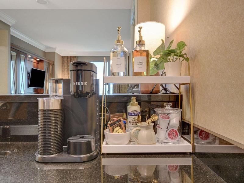 Luxe 702 Mgm Signature 1 Br 2 Bth Suite image