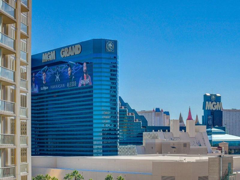 Luxe 702 Mgm Signature 1 Br 2 Bth Suite image