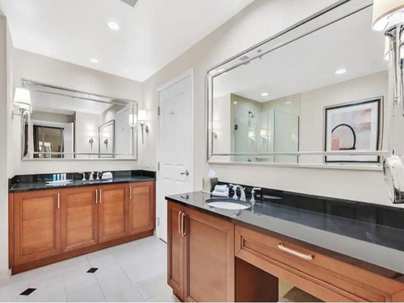 Luxe 702 Mgm Signature 1 Br 2 Bth Suite image