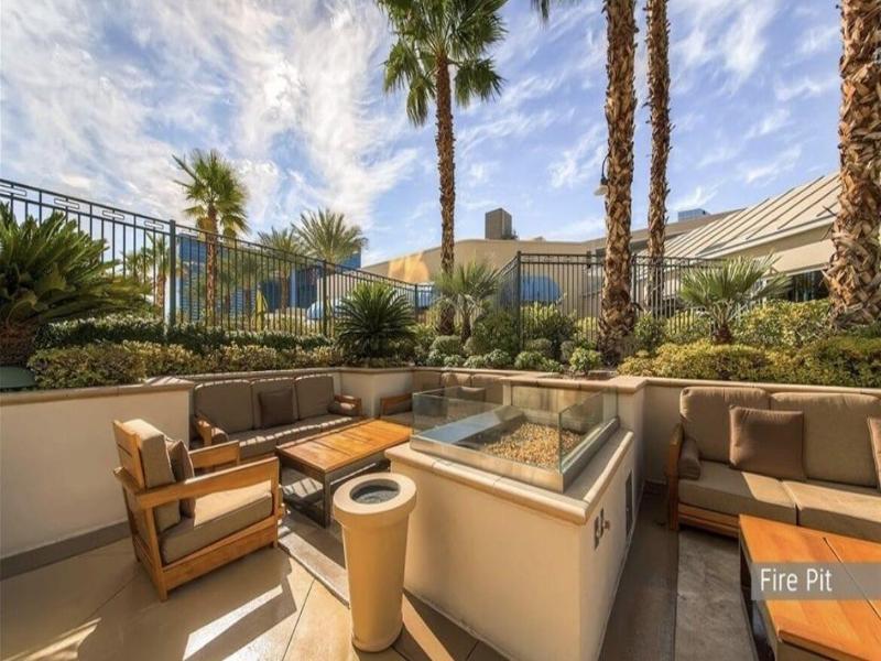 Luxe 702 Mgm Signature 1 Br 2 Bth Suite image