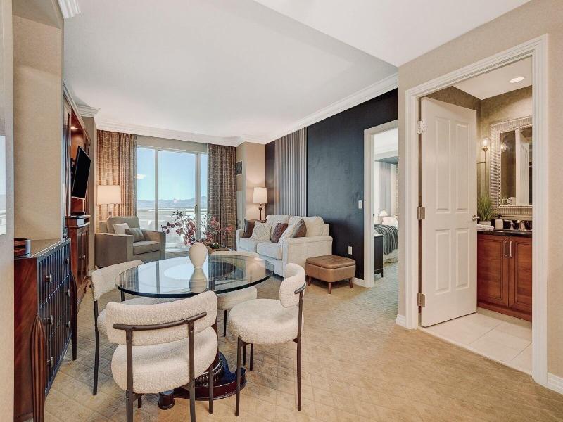 Luxe 702 Mgm Signature 1 Br 2 Bth Suite image
