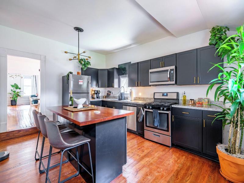 Jungle House Urban Lofts Â€“ Arena District & Sh image