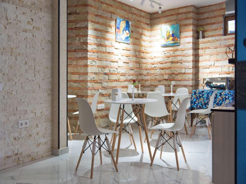 Kraveli Hotel image
