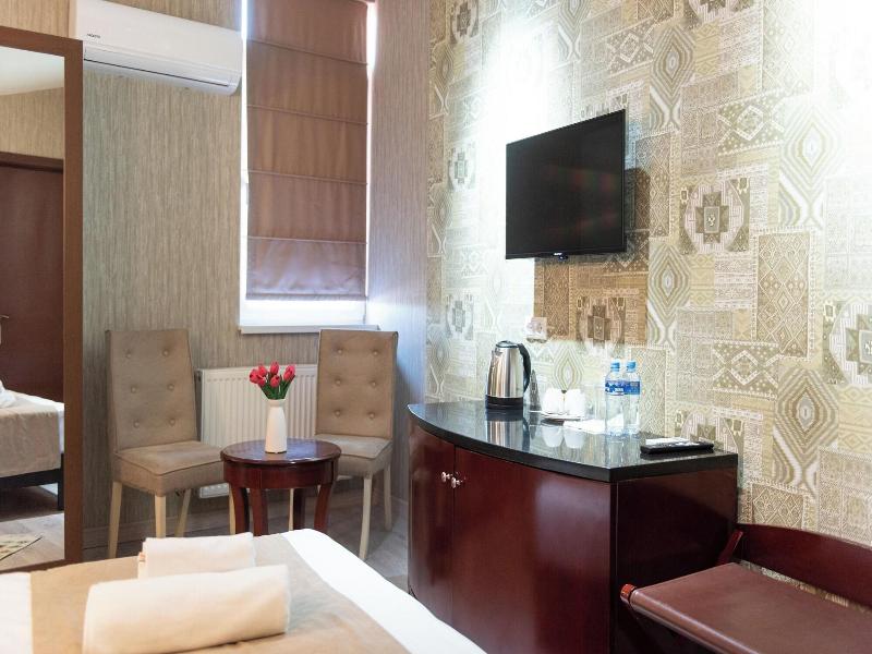 Kraveli Hotel image