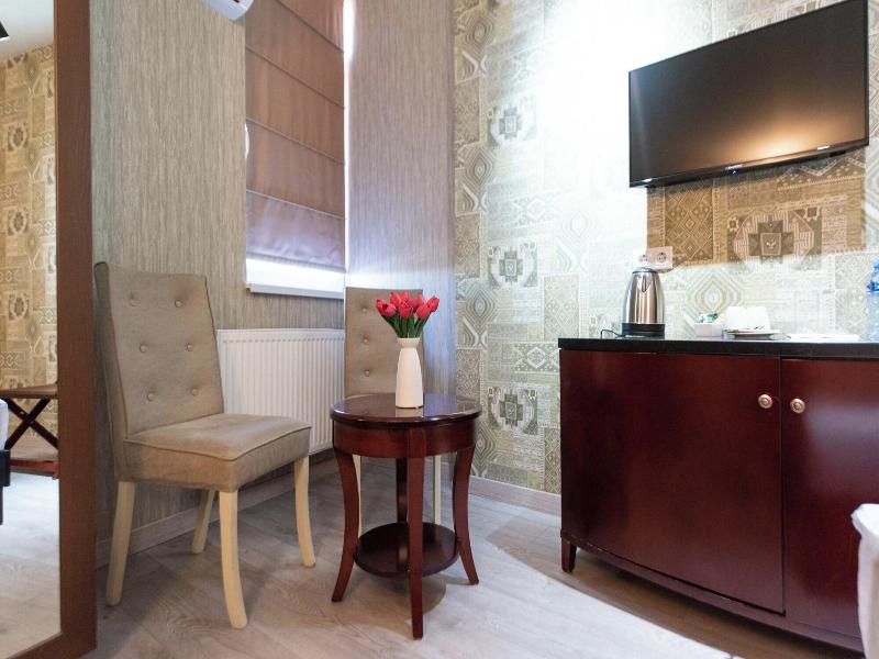 Kraveli Hotel image