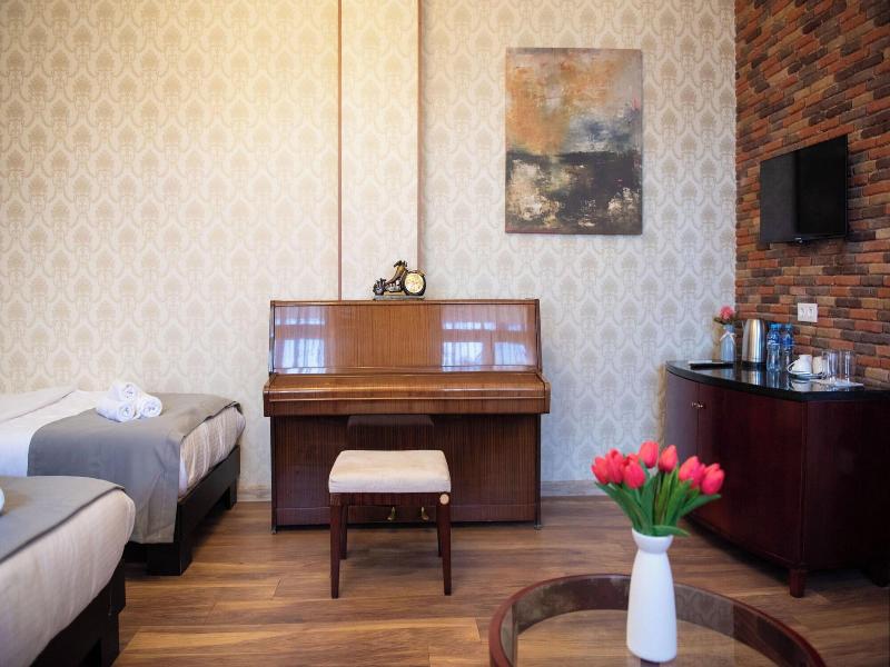 Kraveli Hotel image