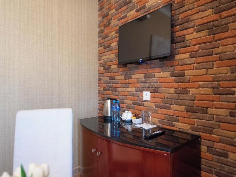 Kraveli Hotel image
