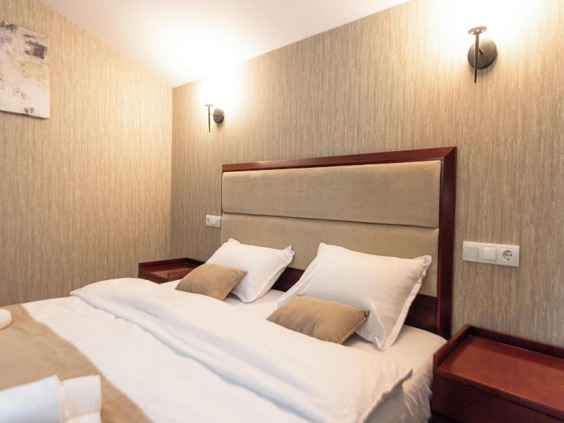 Kraveli Hotel image
