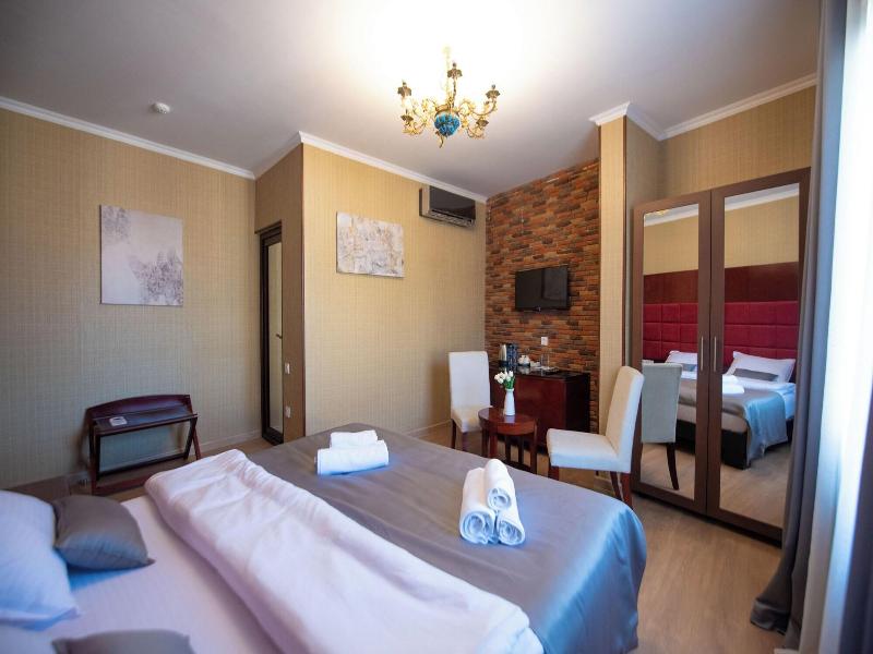 Kraveli Hotel image