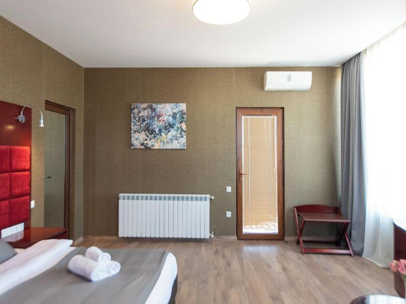 Kraveli Hotel image