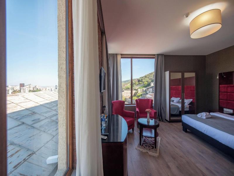 Kraveli Hotel image