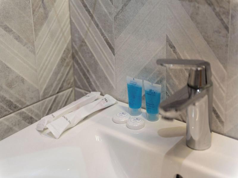 Kraveli Hotel image
