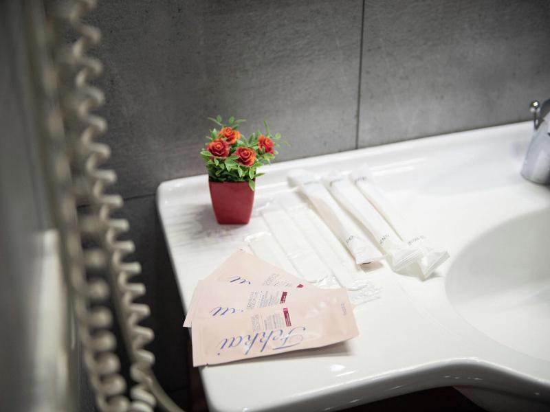 Kraveli Hotel image