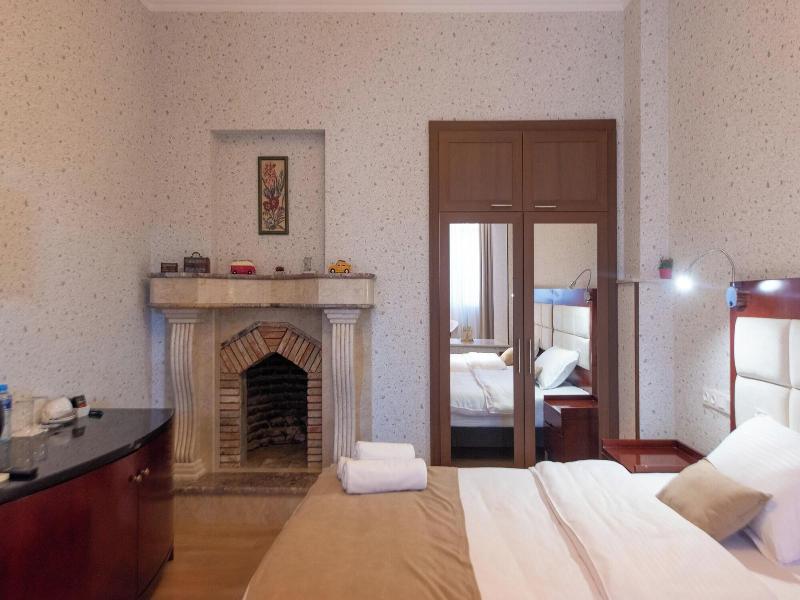 Kraveli Hotel image