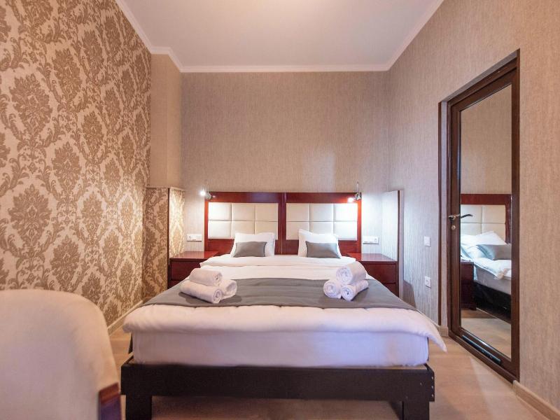 Kraveli Hotel image