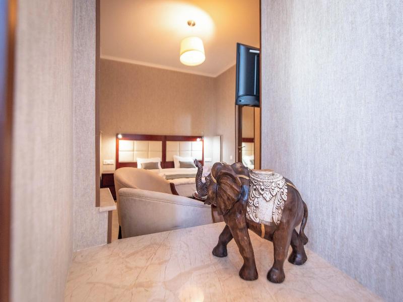 Kraveli Hotel image