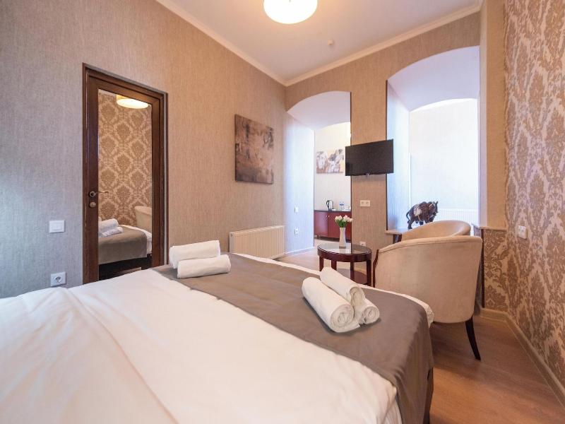 Kraveli Hotel image
