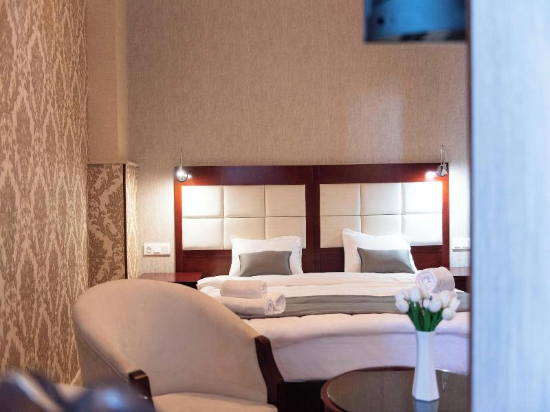 Kraveli Hotel image