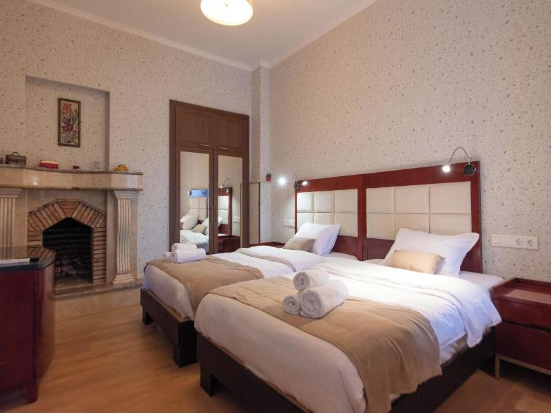 Kraveli Hotel image