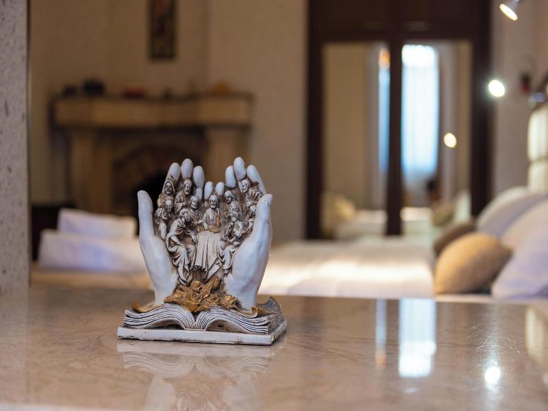 Kraveli Hotel image