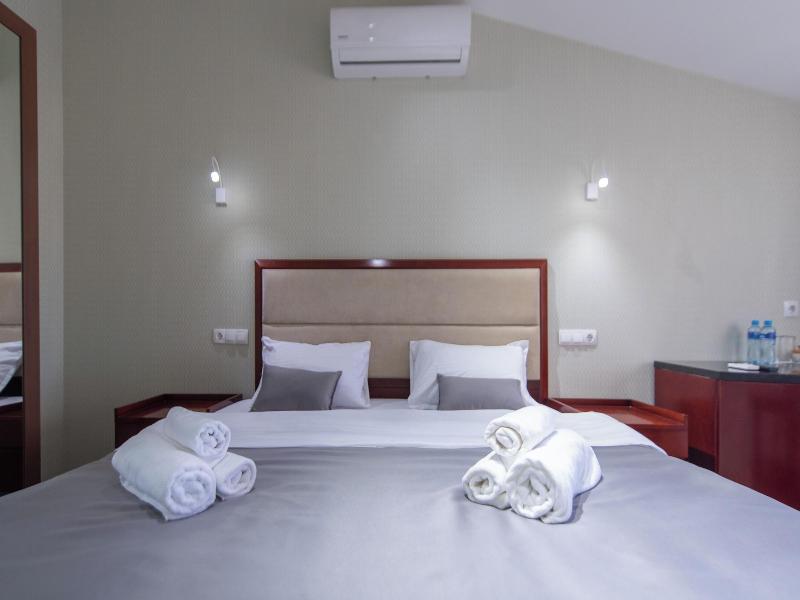 Kraveli Hotel image