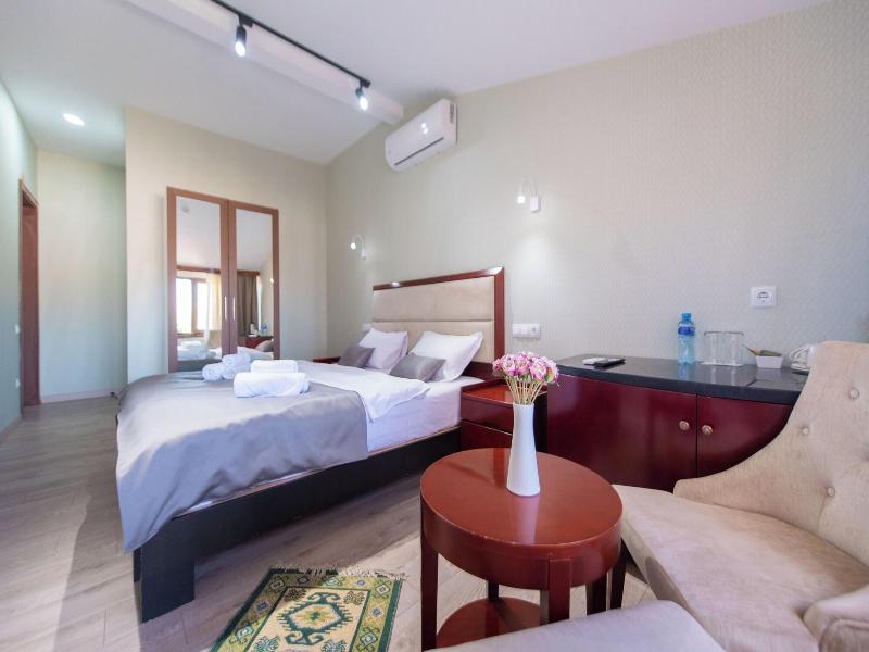Kraveli Hotel image