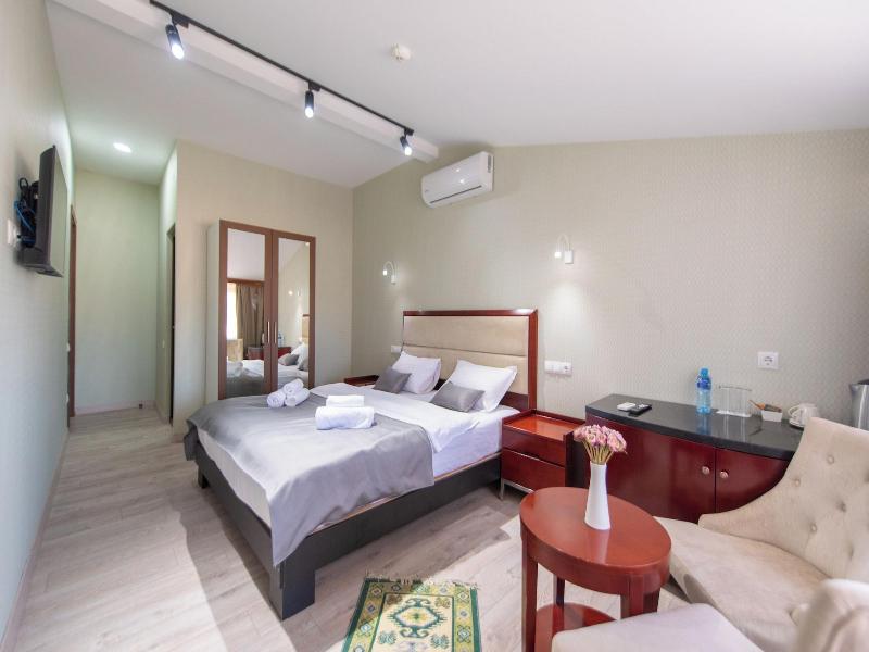 Kraveli Hotel image