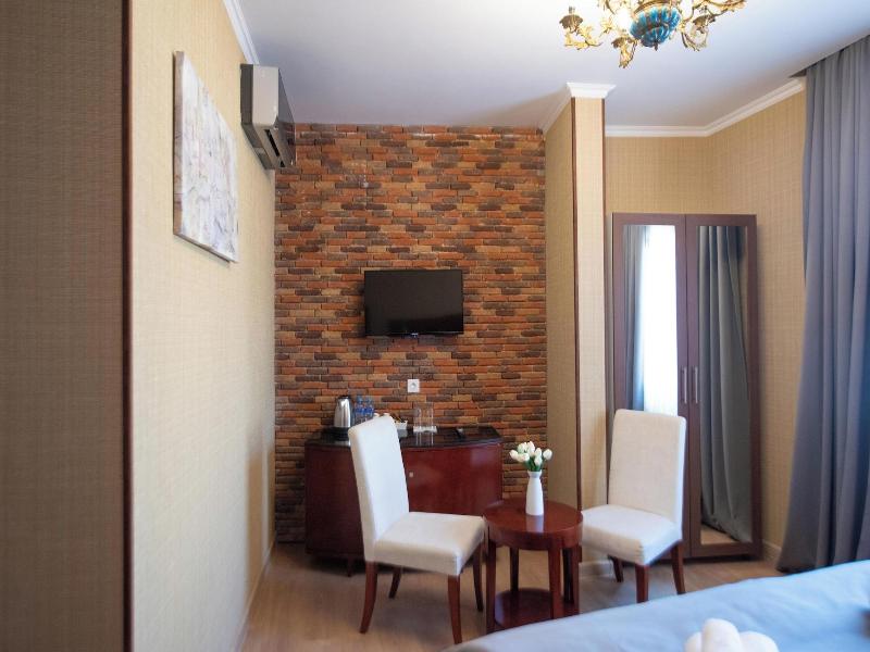 Kraveli Hotel image