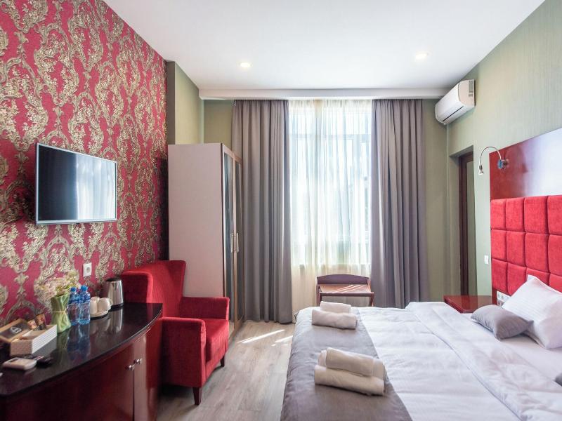 Kraveli Hotel image