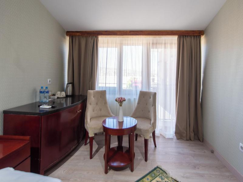 Kraveli Hotel image