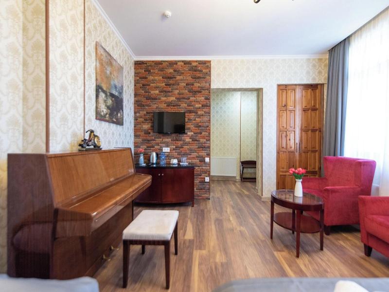 Kraveli Hotel image