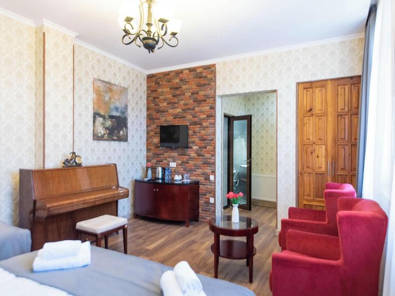 Kraveli Hotel image
