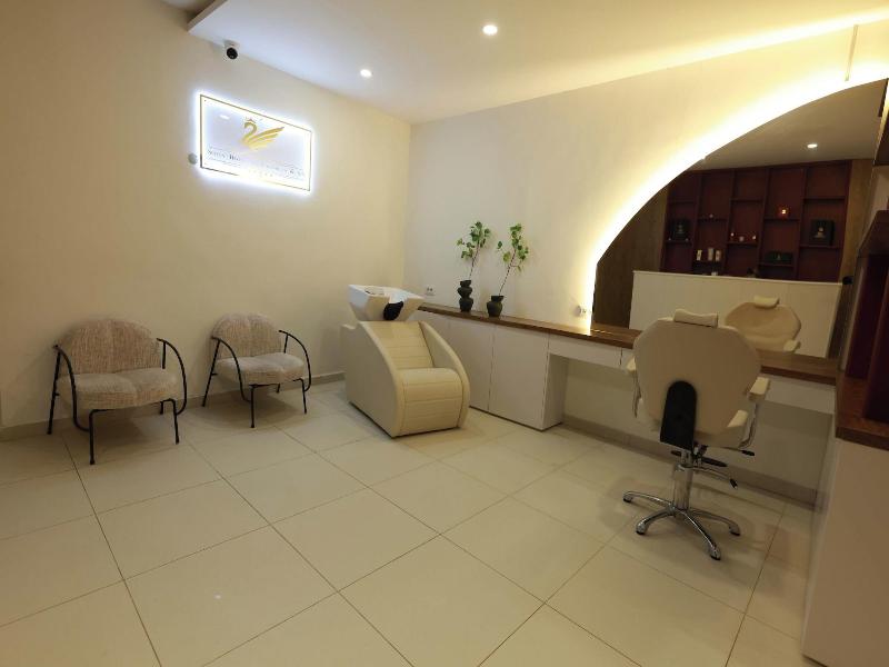 Suites Hotel Les Charmilles & Spa image