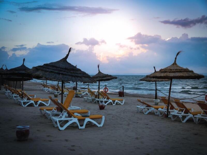 Suites Hotel Les Charmilles & Spa image