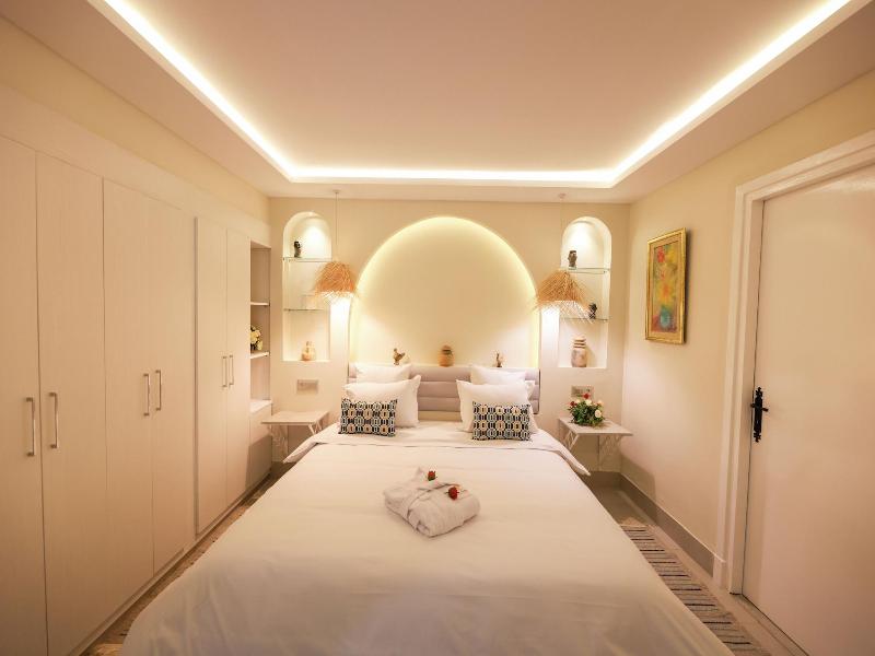 Suites Hotel Les Charmilles & Spa image