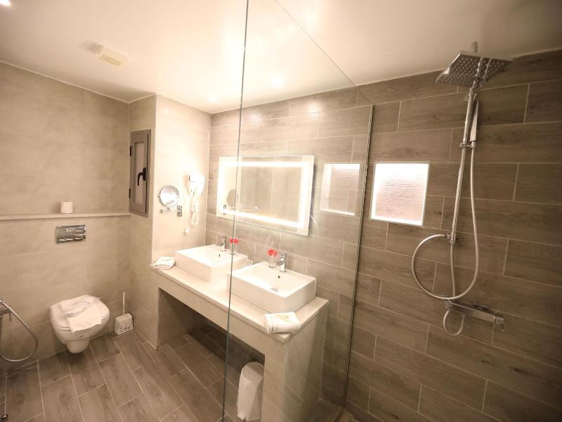 Suites Hotel Les Charmilles & Spa image