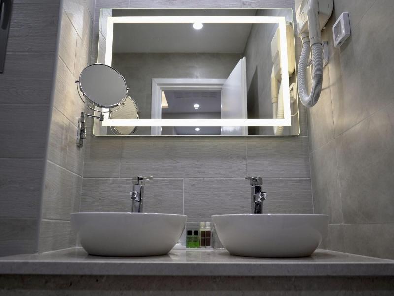 Suites Hotel Les Charmilles & Spa image