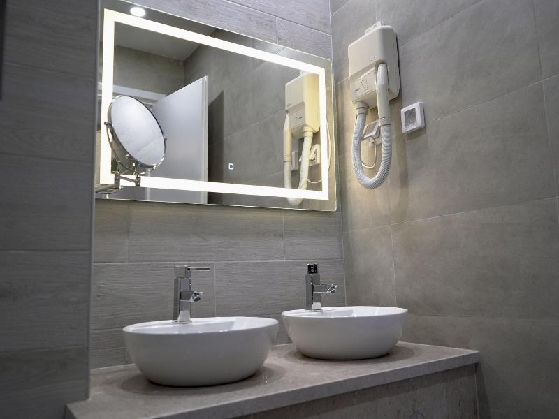 Suites Hotel Les Charmilles & Spa image