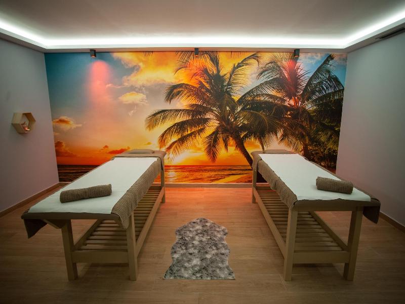 Doanesia Premium Hotel & Spa image