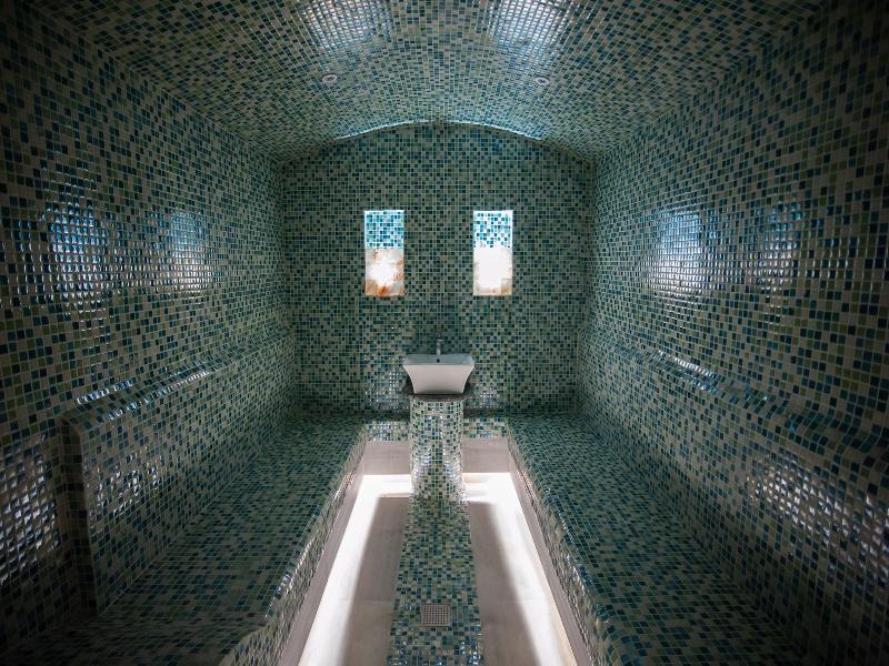 Doanesia Premium Hotel & Spa image