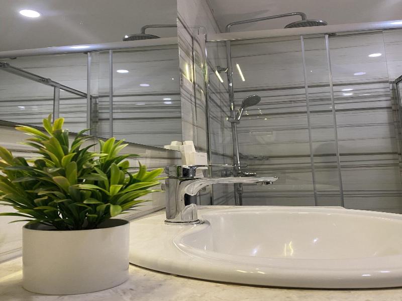 Doanesia Premium Hotel & Spa image