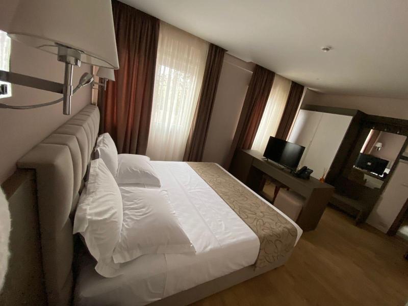 Doanesia Premium Hotel & Spa image