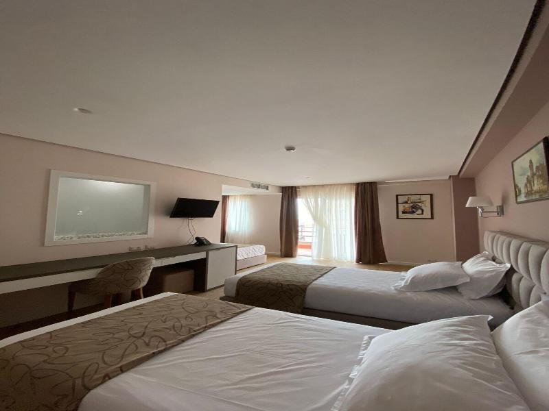 Doanesia Premium Hotel & Spa image