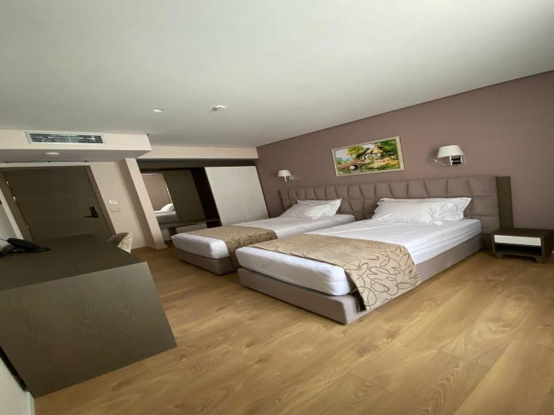 Doanesia Premium Hotel & Spa image