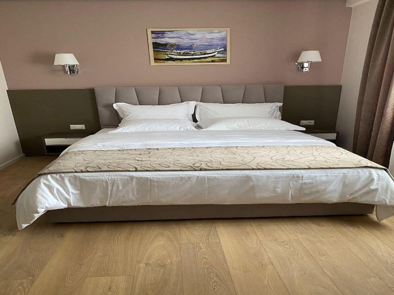 Doanesia Premium Hotel & Spa image