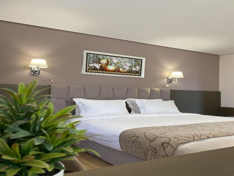 Doanesia Premium Hotel & Spa image