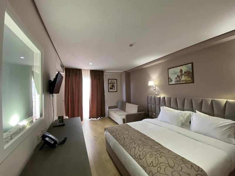 Doanesia Premium Hotel & Spa image