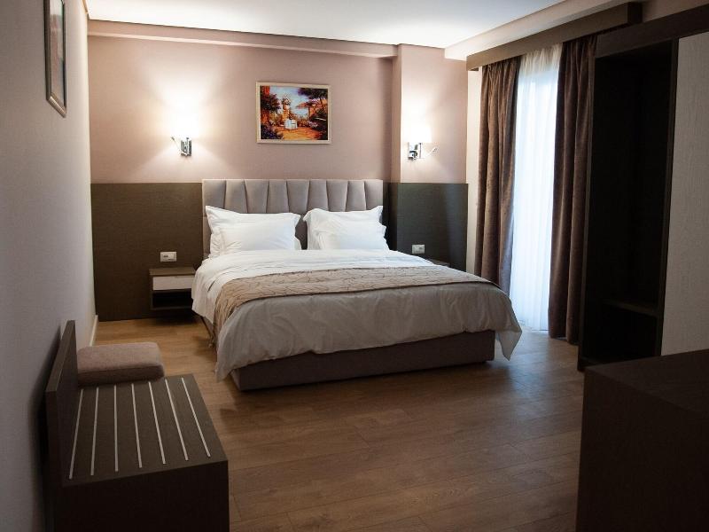 Doanesia Premium Hotel & Spa image