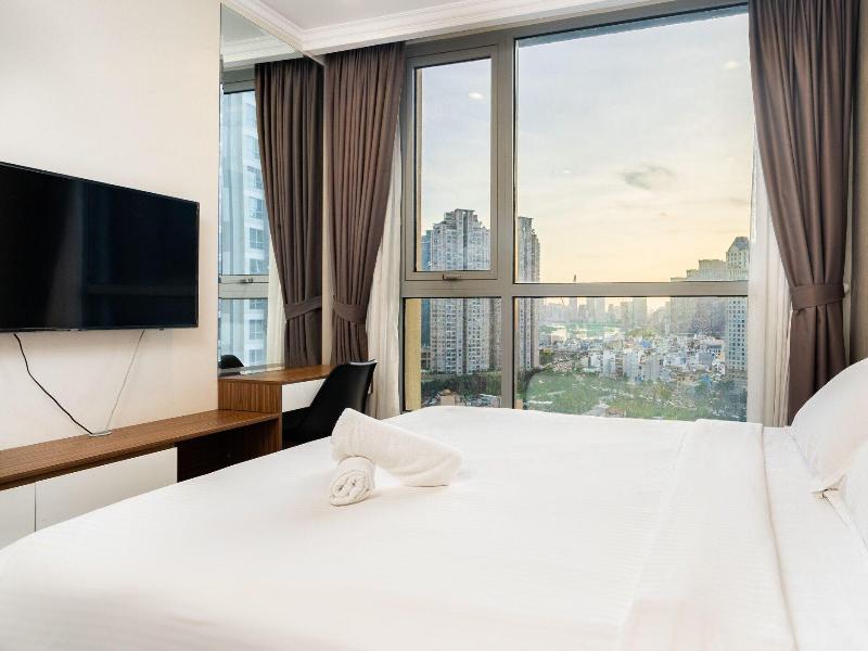 Lyshing Apartment In Vinhomes Luxury Landmark image