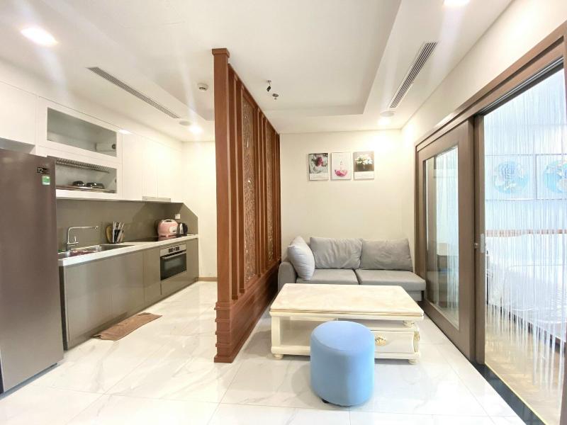 Lyshing Apartment In Vinhomes Luxury Landmark image